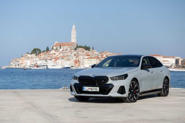BMW i5 (2023) – widok z przodu