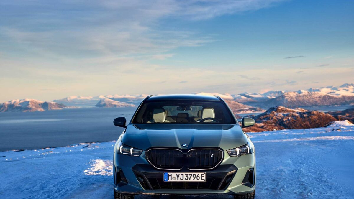 BMW i5 Touring eDrive40 (2024) – widok z przodu