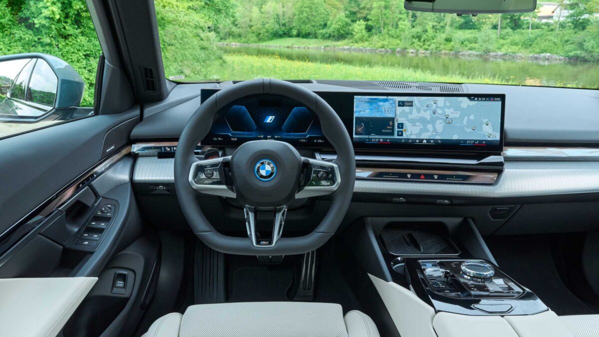 BMW i5 Touring eDrive40 (2024) – wnętrze