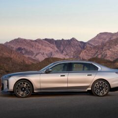 BMW i7 60 xDrive (2022) – widok z boku