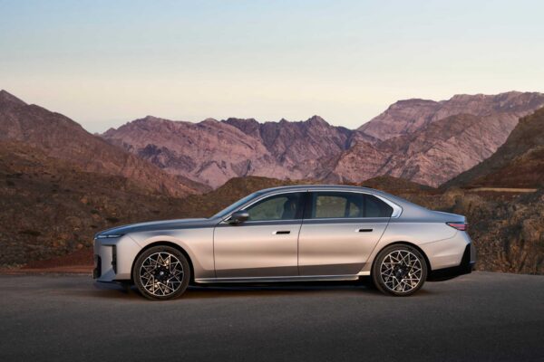 BMW i7 – widok z boku
