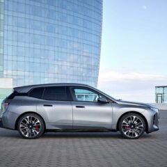 BMW iX M70 xDrive (2021) – widok z boku