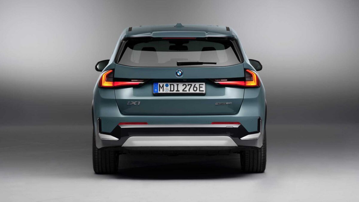 BMW iX1 eDrive20 (2022) – widok z tyłu