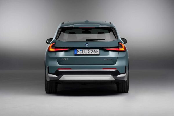 BMW iX1 (2022) – widok z tyłu