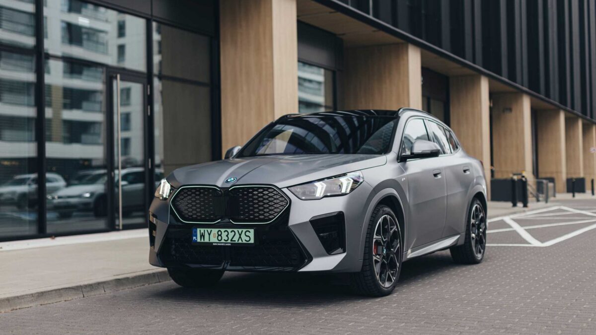 BMW iX2 eDrive20 (2023) – widok z przodu