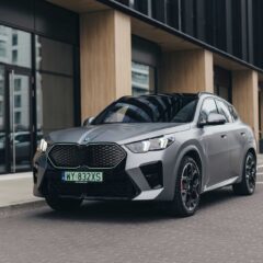 BMW iX2 eDrive20 (2023) – widok z przodu