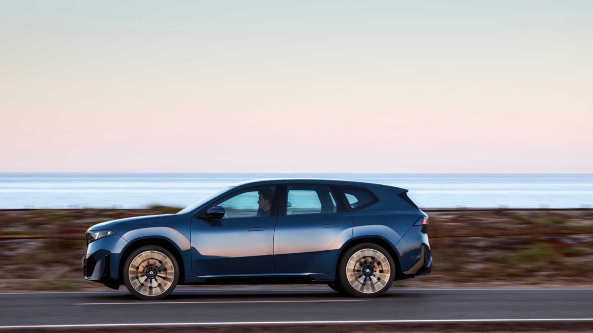 BMW iX3 – widok z boku