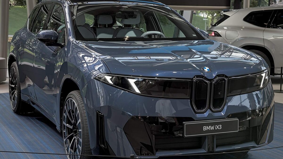 Elektryki BMW — iX3 nowej generacji (Neue Klasse) na zdjęciu z 2025 roku