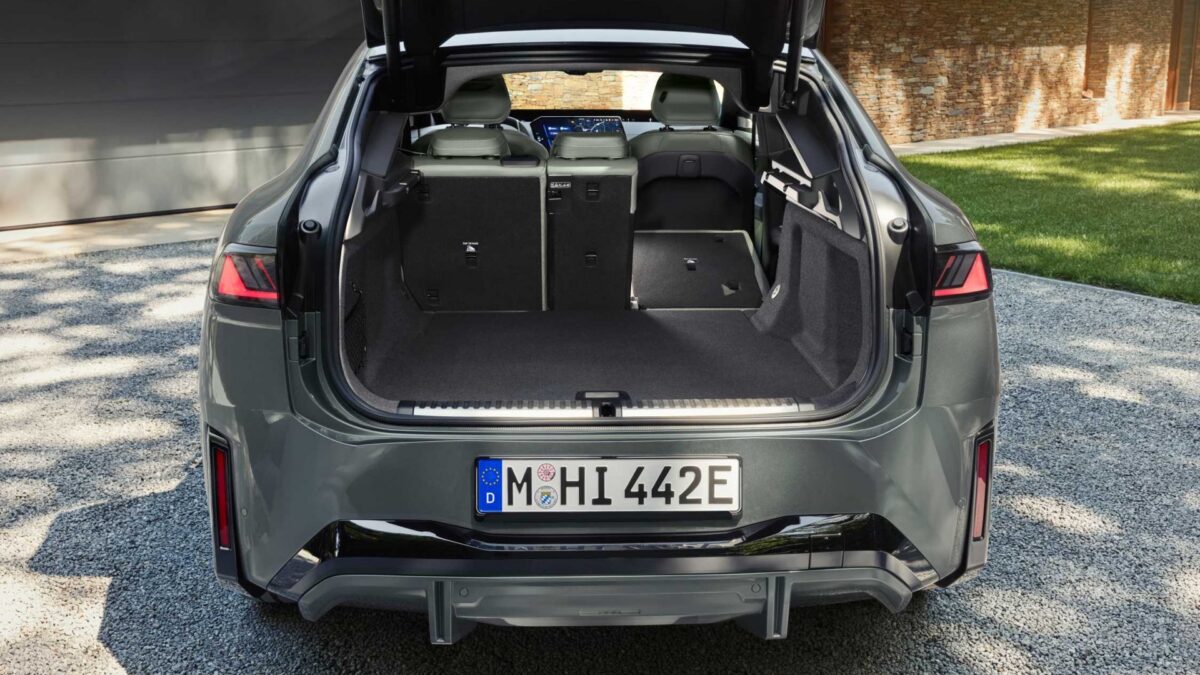 BMW iX4 40 xDrive (2026) – bagażnik