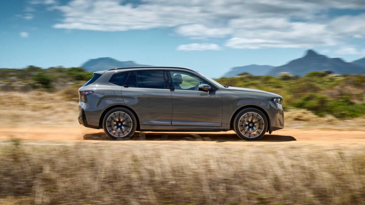 BMW iX5 – widok z boku