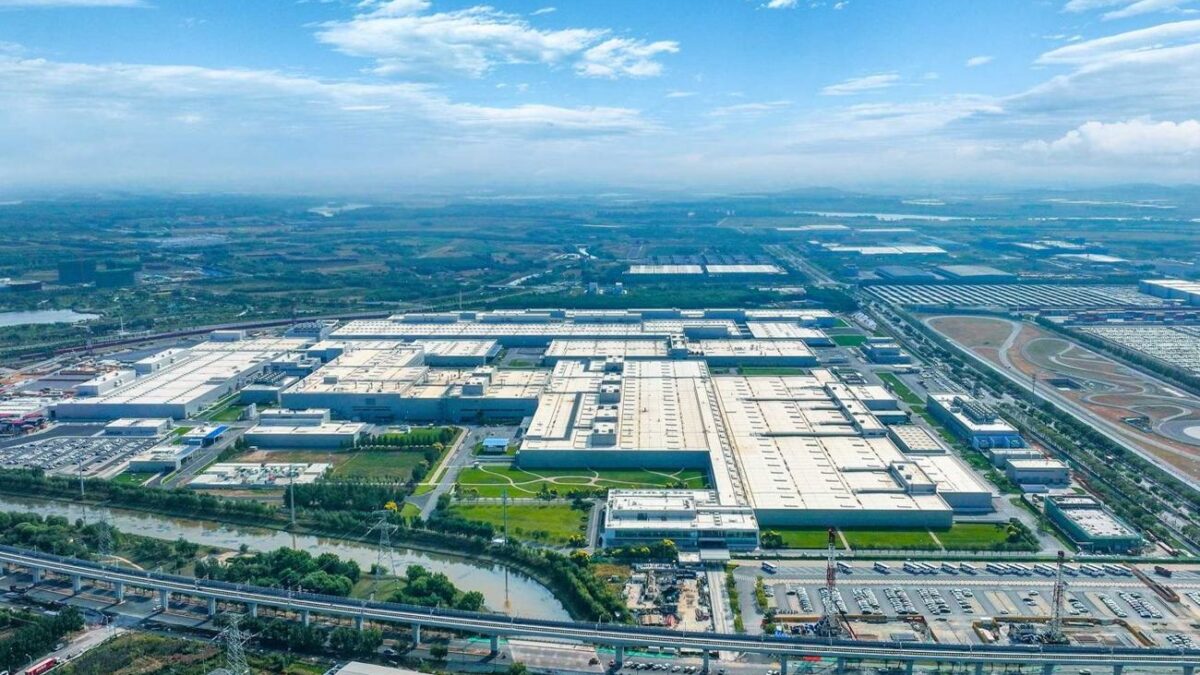 Zakład BMW Group w Shenyang z lotu ptaka — hale produkcji baterii BMW Gen6