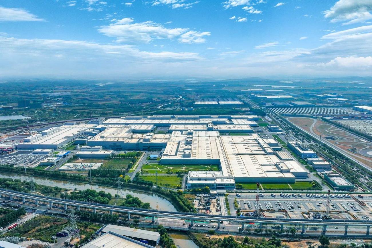 Zakład BMW Group w Shenyang z lotu ptaka — hale produkcji baterii BMW Gen6