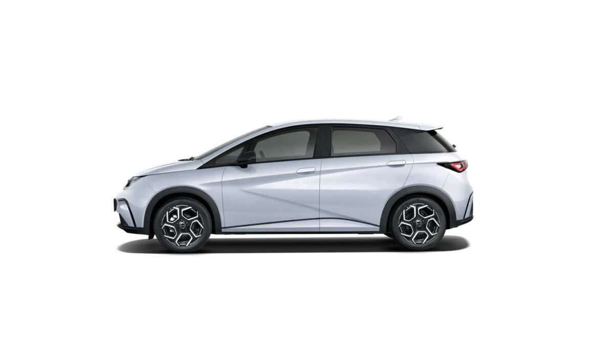 BYD Dolphin – widok z boku