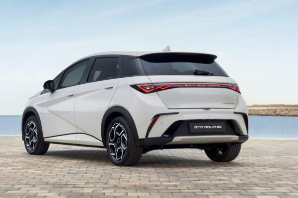 BYD Dolphin (2023) – widok z tyłu