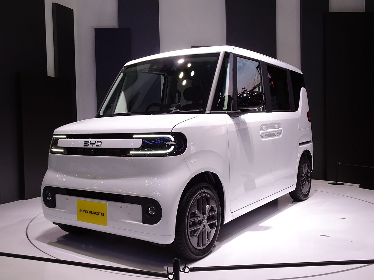 Stoisko BYD z modelem Racco na targach Japan Mobility Show 2025 w Tokyo Big Sight