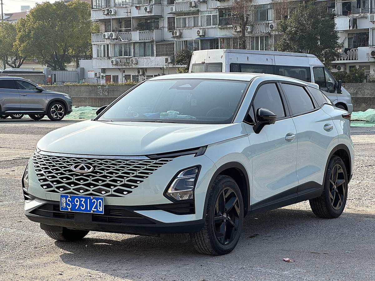 Tył samochodu Chery Omoda 5 na parkingu