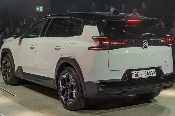 Citroën C5 Aircross Electric – widok z boku