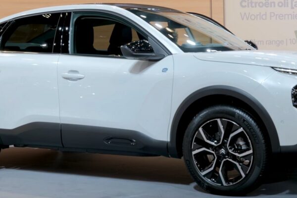 Citroën ë-C4 X – widok z boku