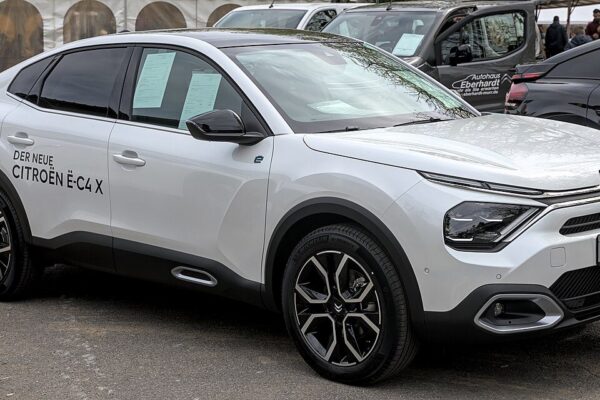 Citroën ë-C4 X (2022) – widok z przodu