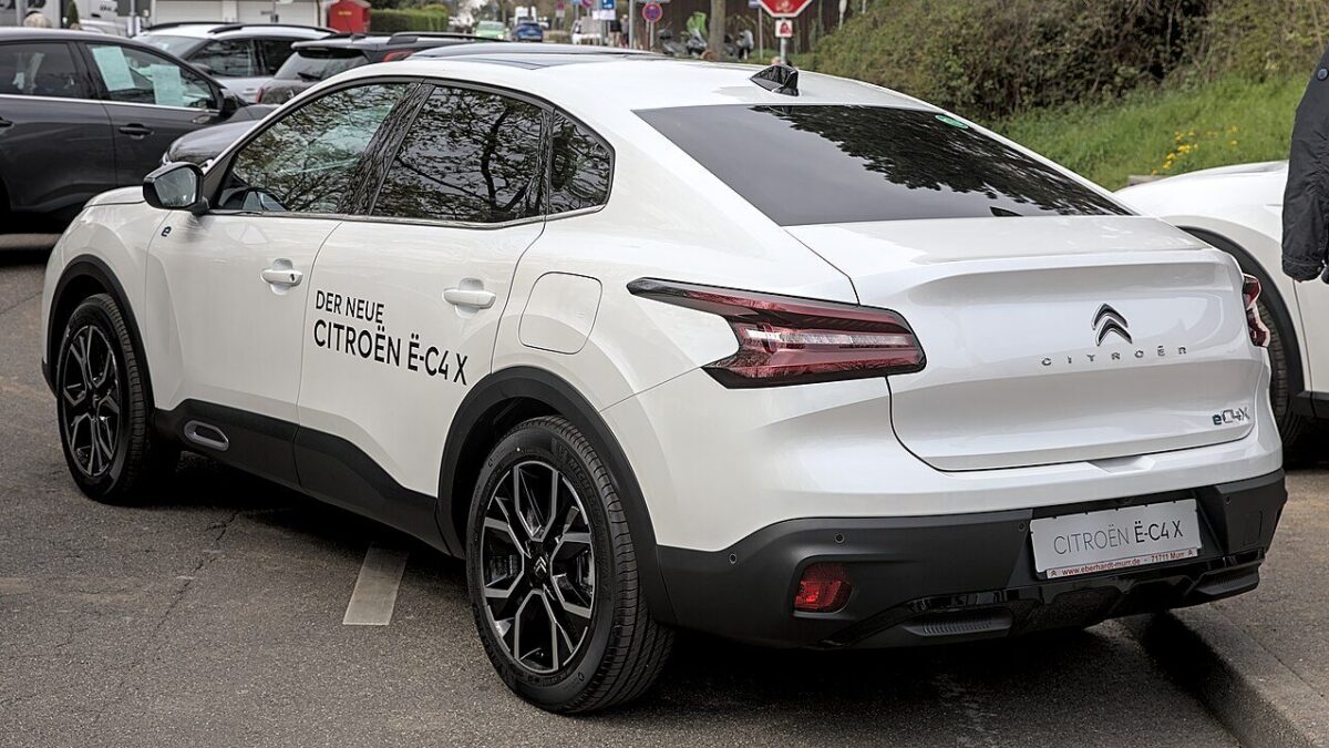 Citroën ë-C4 X Max Extended Range (2022) – widok z tyłu