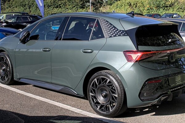 Cupra Born – widok z boku