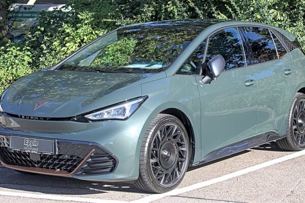 Cupra Born (2021) – widok z przodu