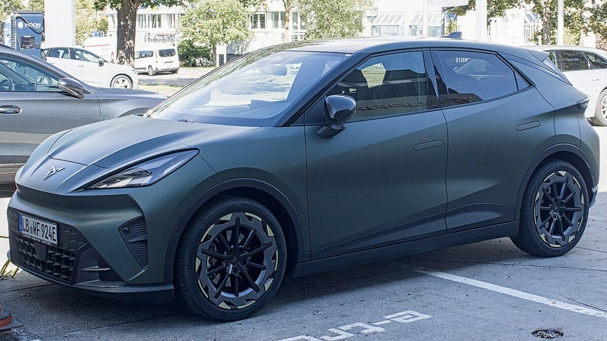 Cupra Raval – widok z boku