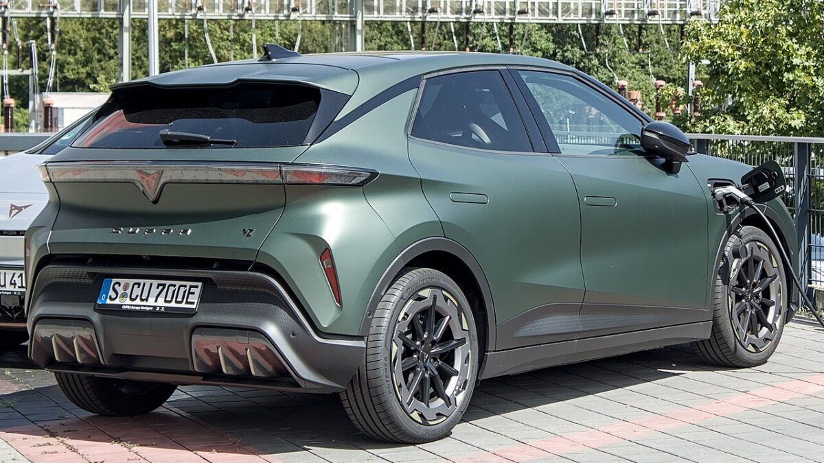 Cupra Raval Plus 135 KM 37 kWh (2026) – widok z tyłu