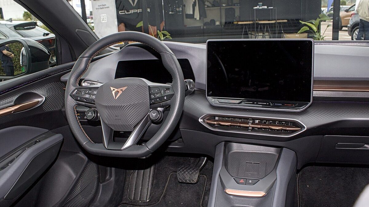 Cupra Raval Plus 135 KM 37 kWh (2026) – wnętrze