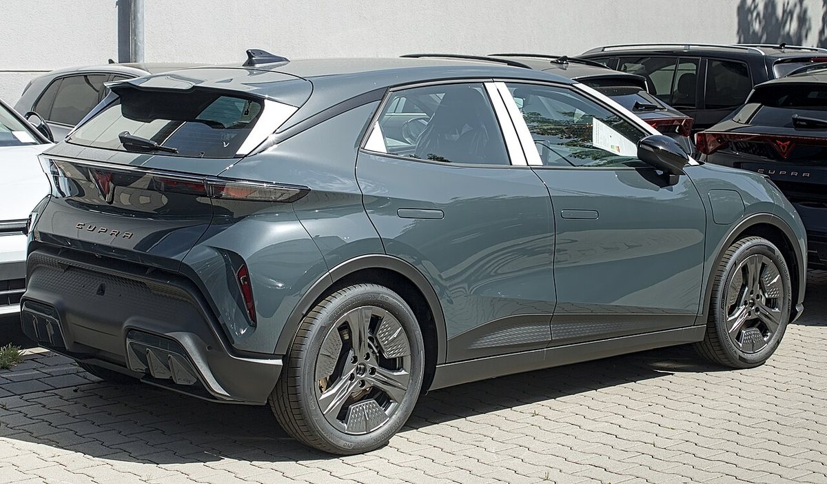 Cupra Raval, elektryczny hatchback z rodziny Electric Urban Car Family, widok z tyłu