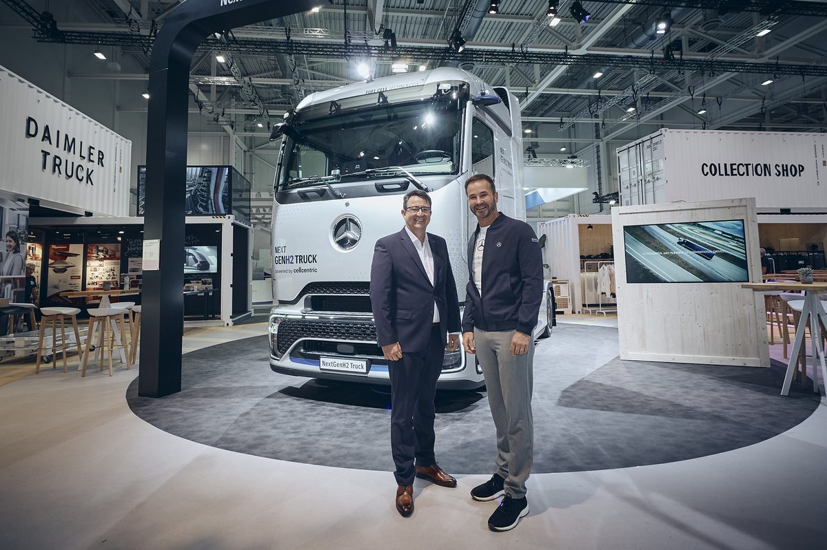 Achim Puchert z Mercedes-Benz Trucks i Stefan Hohm z Dachsera na targach IAA Transportation 2026