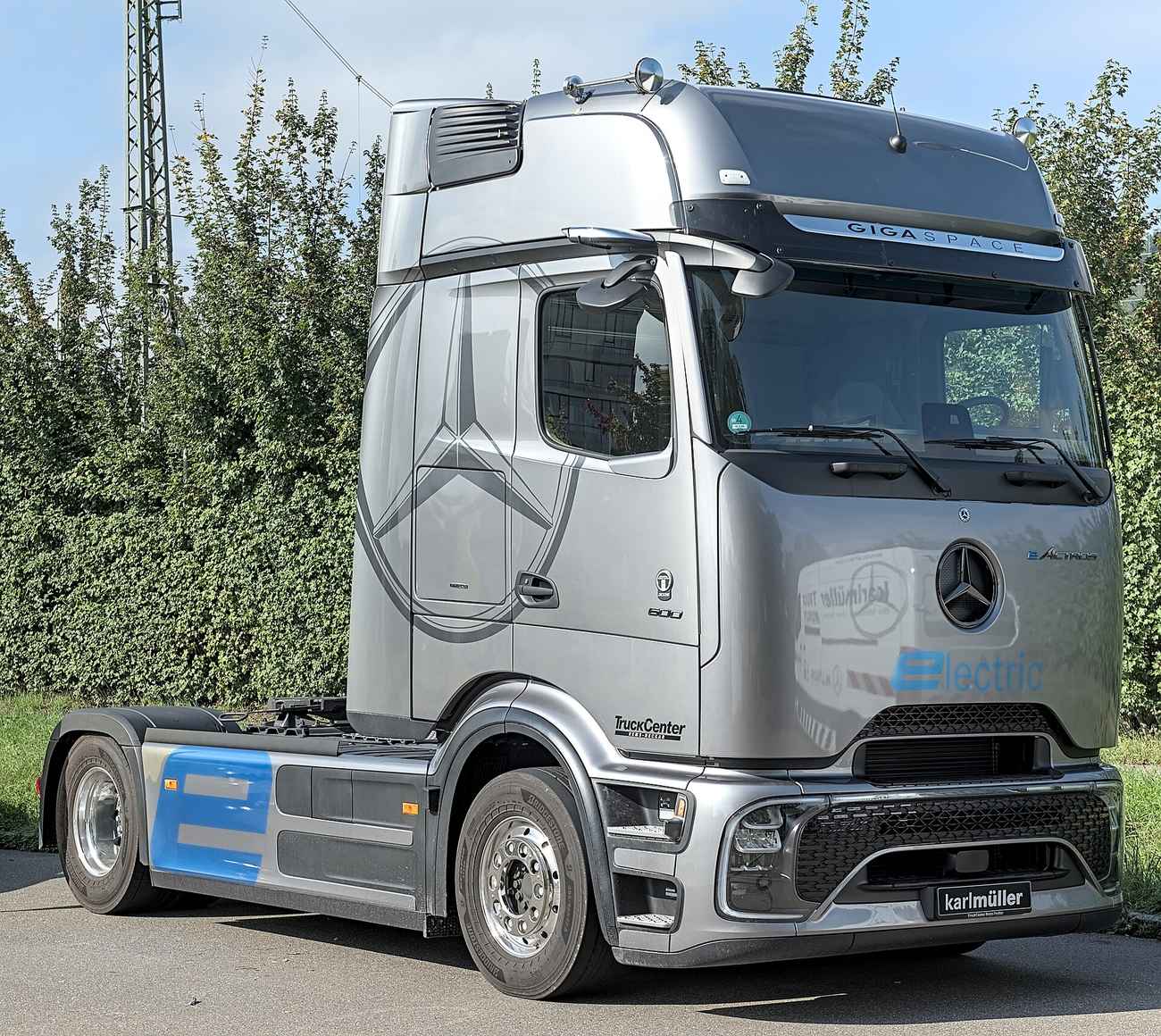 Stacja ładowania ciężarówek: elektryczna ciężarówka Mercedes-Benz eActros 600