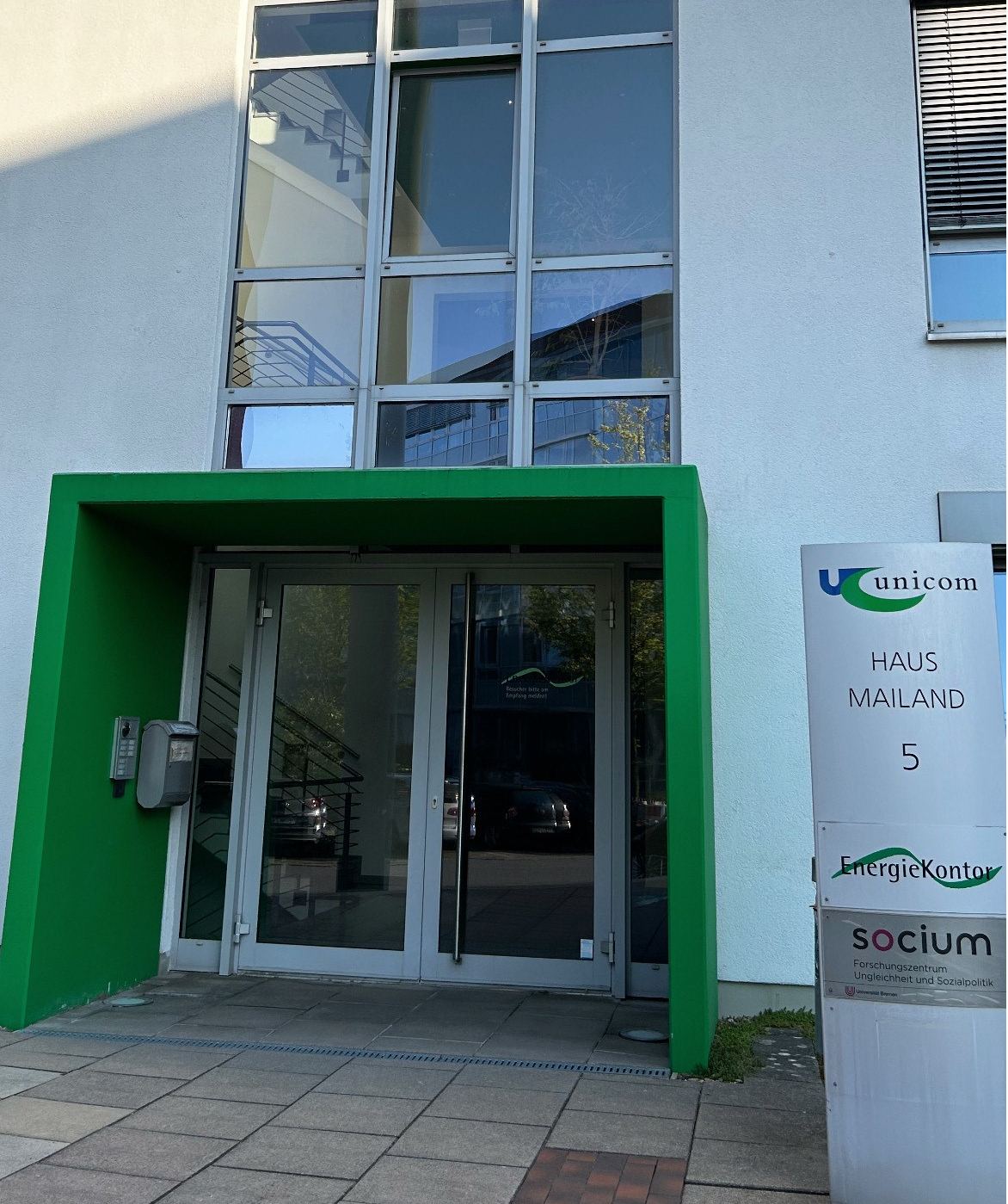 Wejście do budynku siedziby spółki Energiekontor AG w Bremie w Niemczech