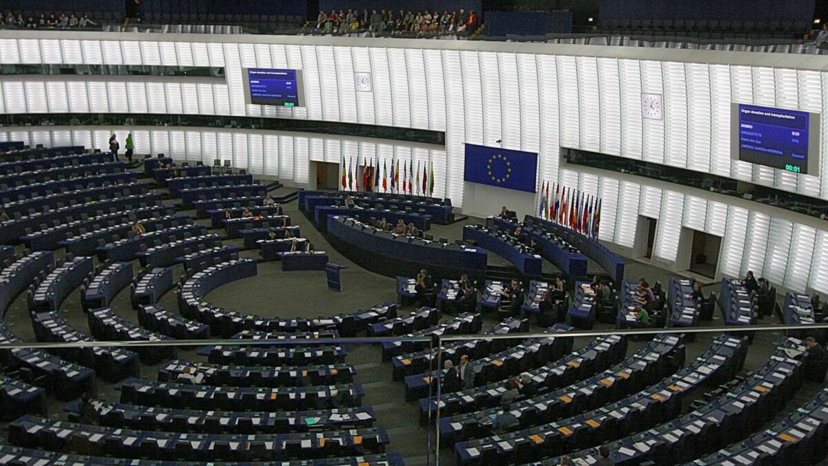 Sala plenarna Parlamentu Europejskiego w budynku Louise Weiss w Strasburgu