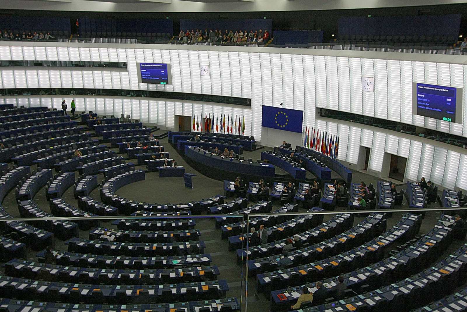 Sala plenarna Parlamentu Europejskiego w budynku Louise Weiss w Strasburgu