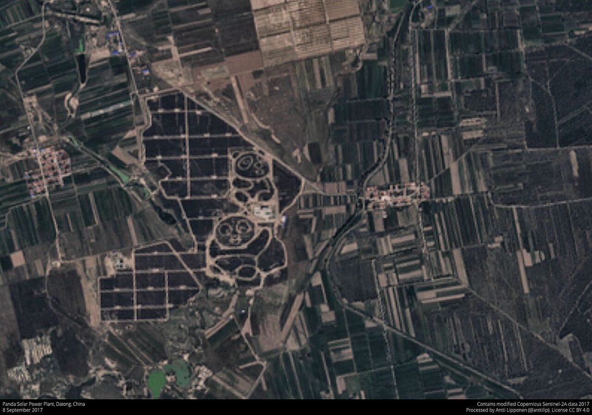 Zdjecie satelitarne farmy fotowoltaicznej Panda Solar w Datong w Chinach