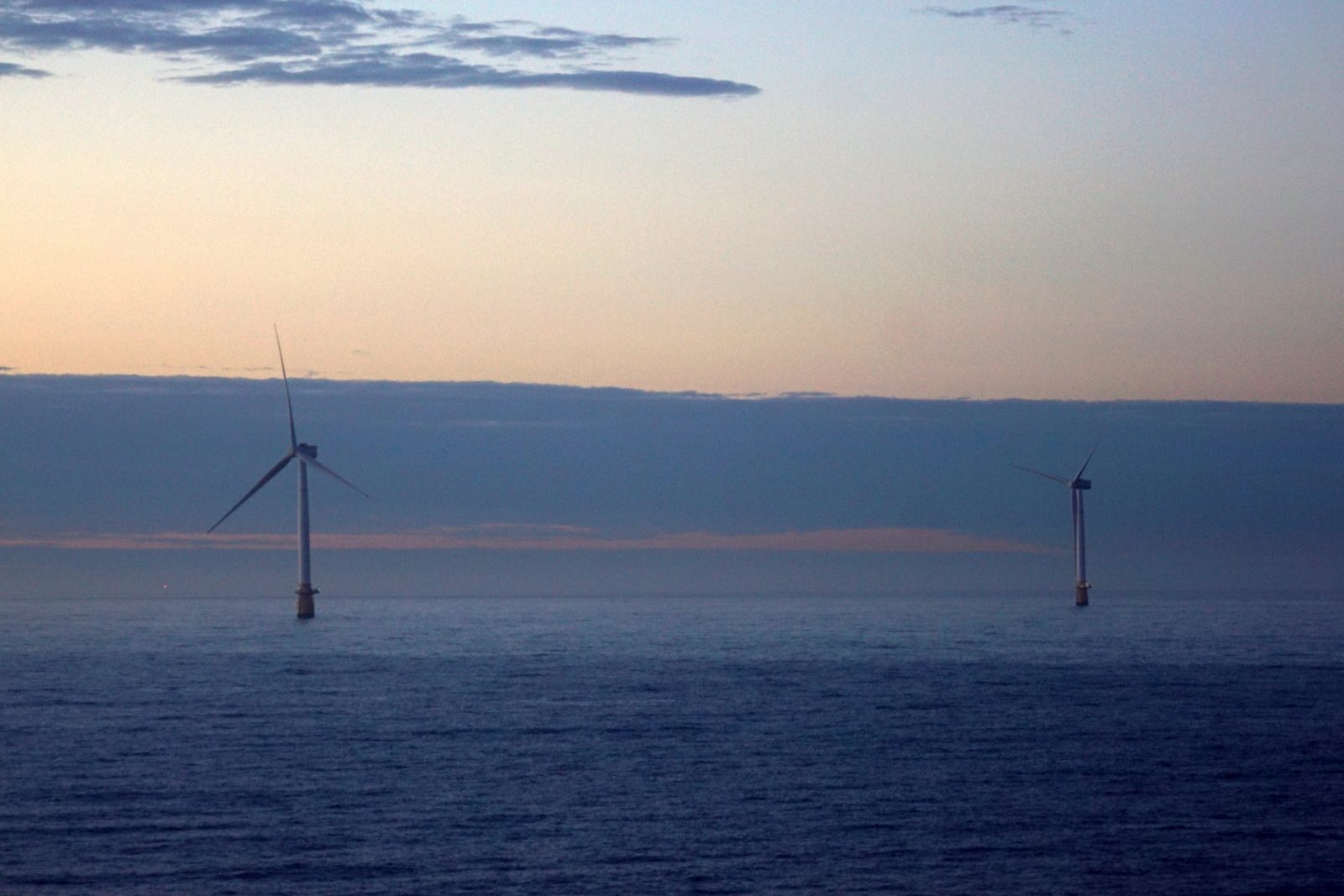 Pływające farmy wiatrowe — turbiny Hywind u wybrzeży Peterhead w Szkocji