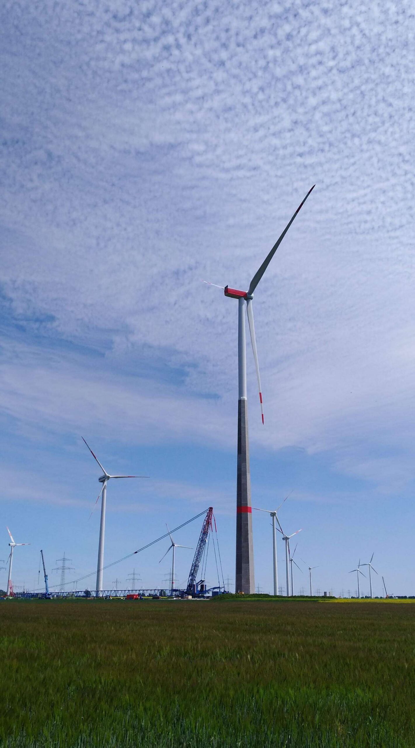 Turbina wiatrowa Nordex N149 w parku wiatrowym w Meerhof w Niemczech