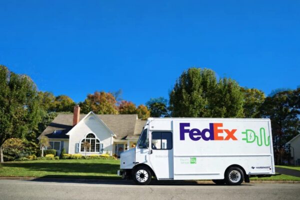 FedEx zamawia 2000 elektrycznych ciężarówek od Harbingera
