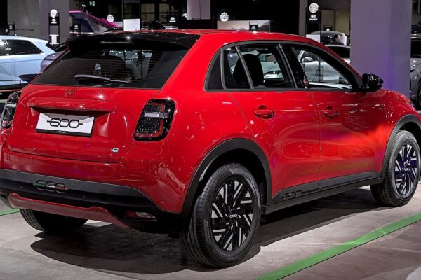 Fiat 600e (2023) – widok z tyłu