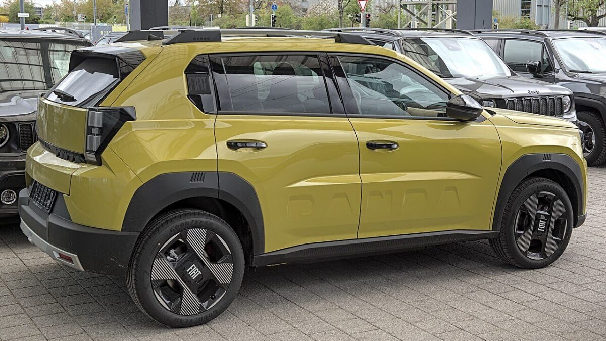 Fiat Grande Panda – widok z boku
