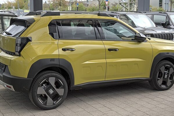Fiat Grande Panda – widok z boku