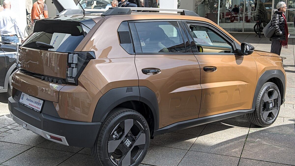 Fiat Grande Panda Icon (2025) – widok z tyłu