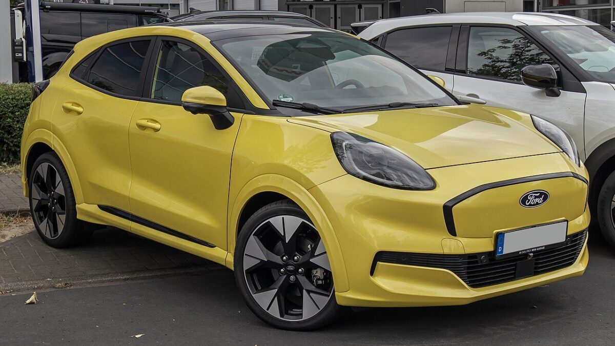Ford Puma Gen-E – widok z boku