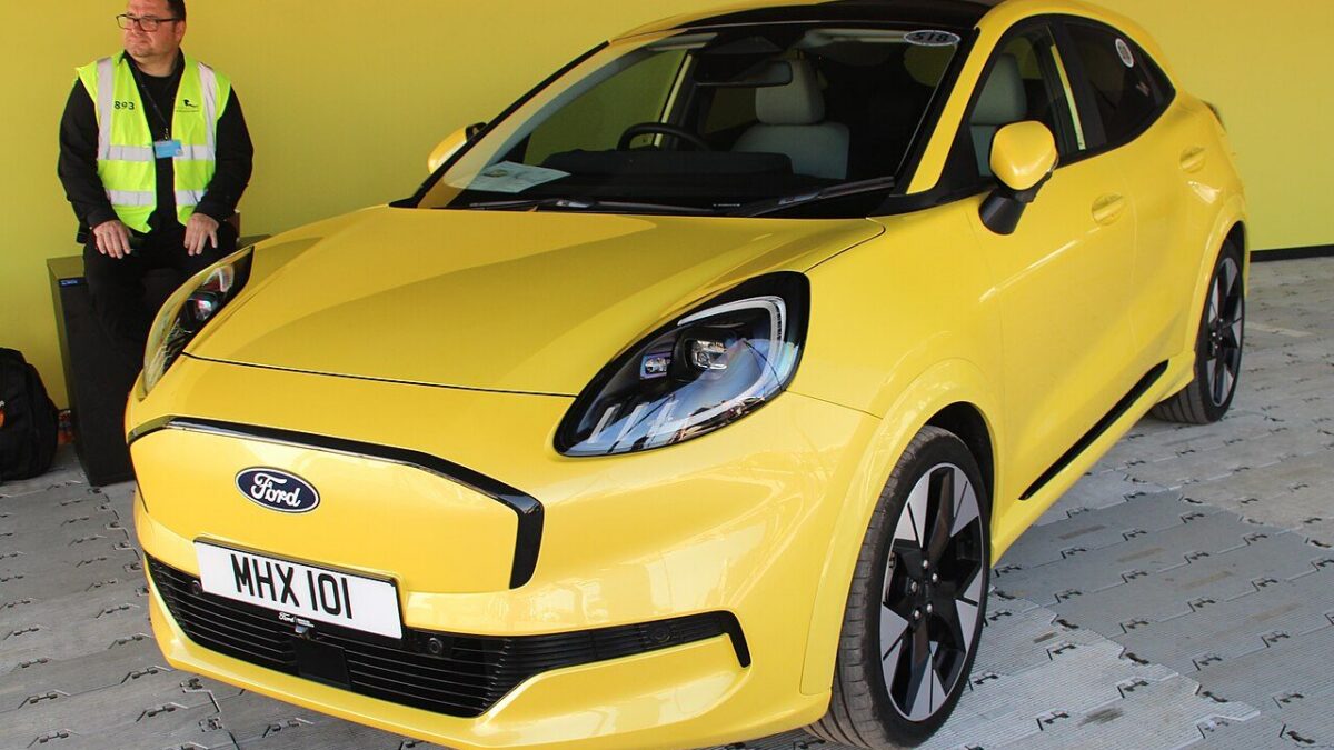 Ford Puma Gen-E Black Edition (2024) – zdjęcie 1