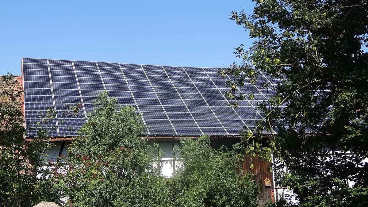 Instalacja fotowoltaiczna na dachu budynku w Nordhausen