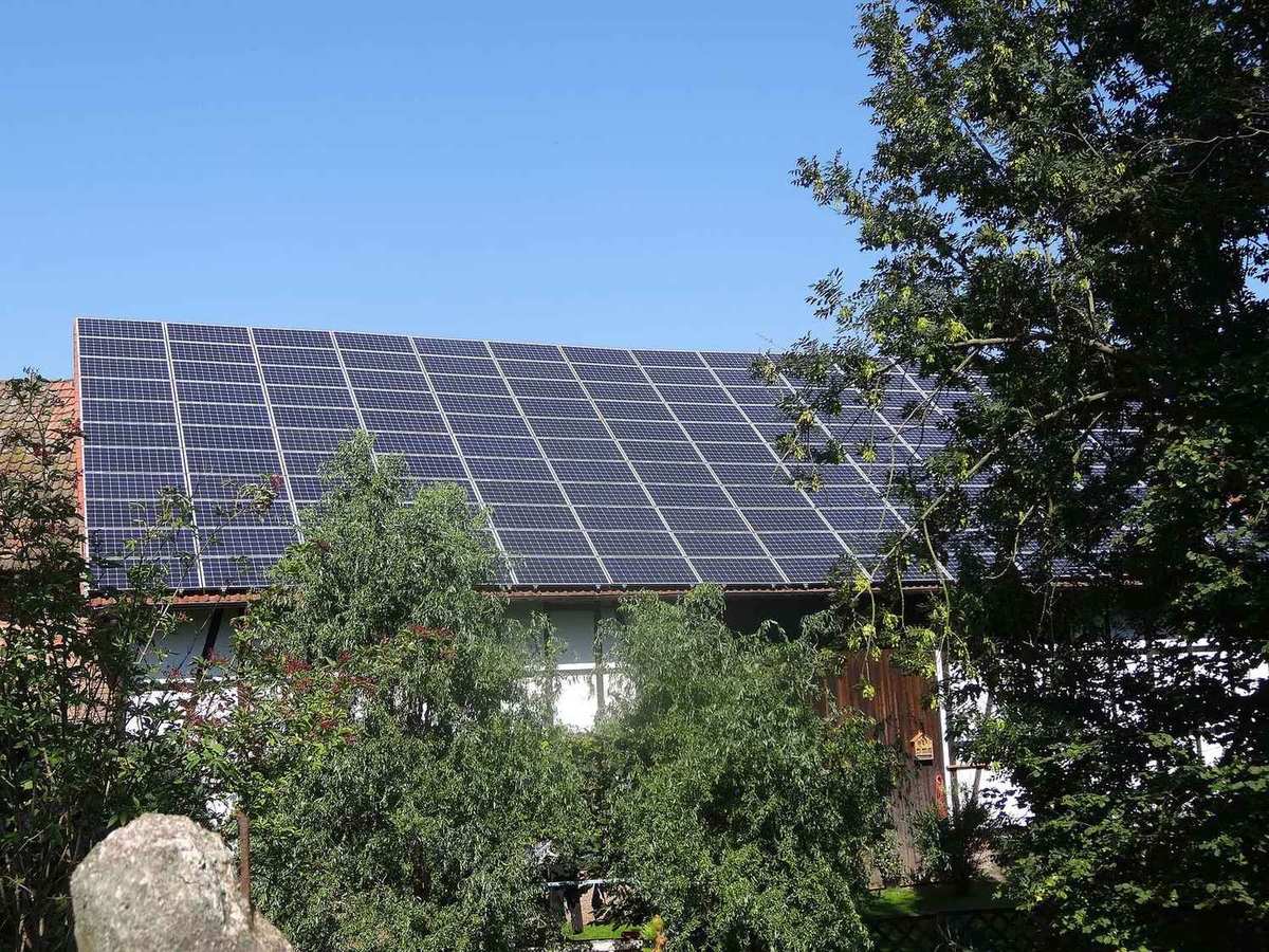 Instalacja fotowoltaiczna na dachu budynku w Nordhausen