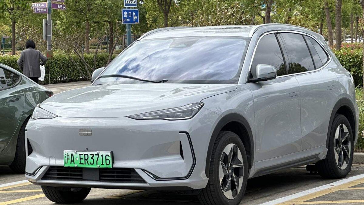 Elektryczny SUV Geely Galaxy E5, model eksportowany jako Geely EX5