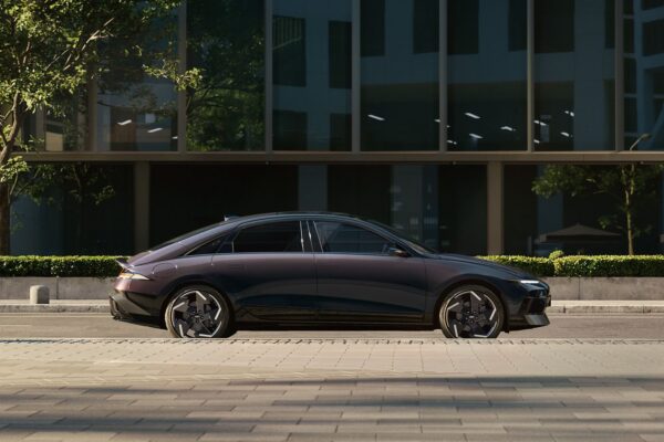 Hyundai IONIQ 6 – widok z boku