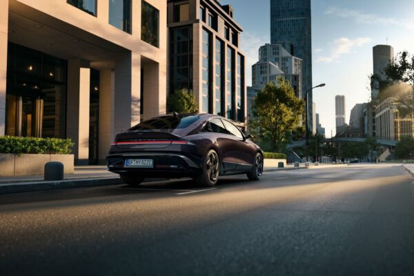 Hyundai IONIQ 6 (2022) – widok z tyłu